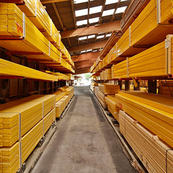 Holzlagerhalle